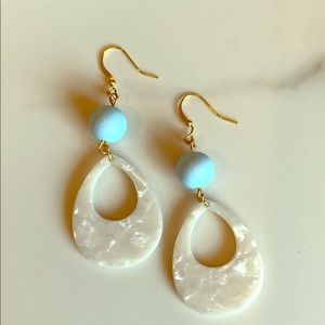 3/$20 Dangle earrings white, blue, gold (a1008)